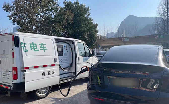 兰陵汽车搭电